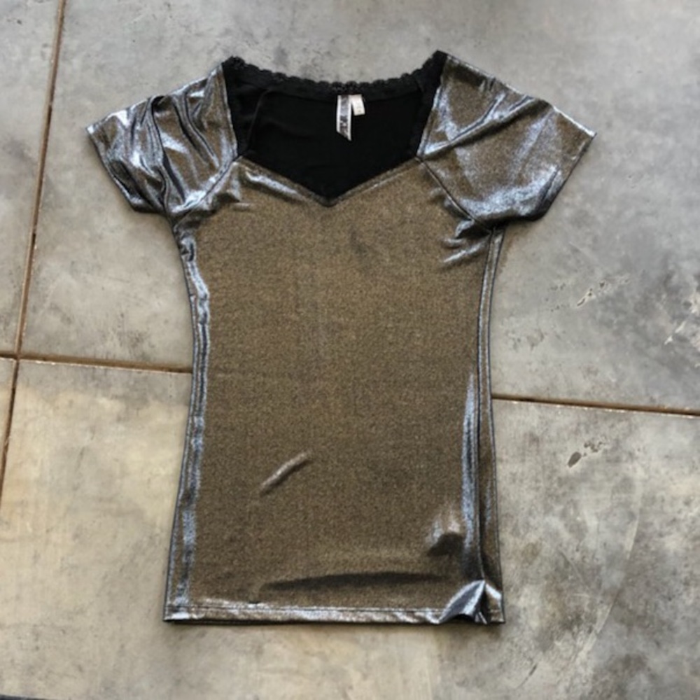 Silver short sleeve tee